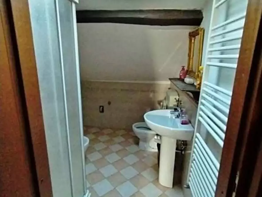 Immagine 18 di Casa indipendente in vendita  a Carrara