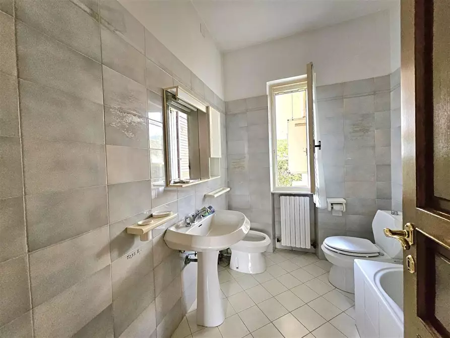 Immagine 9 di Casa bifamiliare in vendita  a Massa