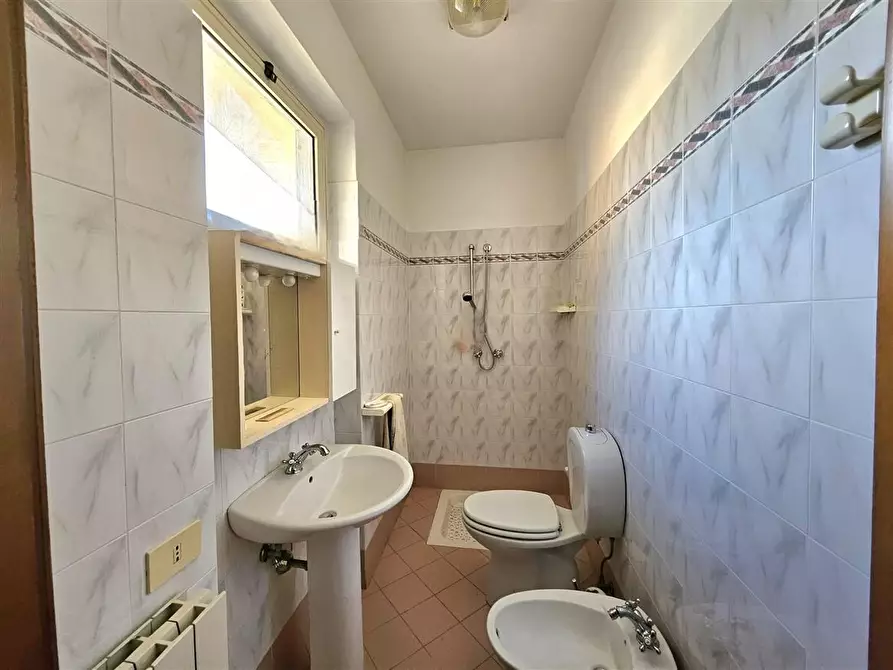 Immagine 21 di Casa bifamiliare in vendita  a Massa