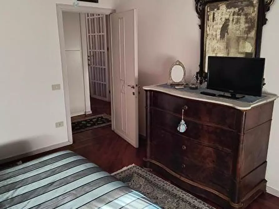 Immagine 17 di Villa in vendita  a Pisa