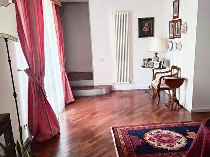 Immagine 19 di Villa in vendita  a Pisa