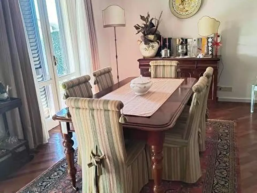 Immagine 11 di Villa in vendita  a Pisa