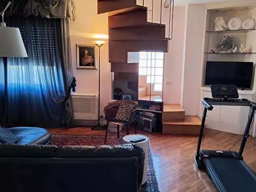 Immagine 7 di Villa in vendita  a Pisa