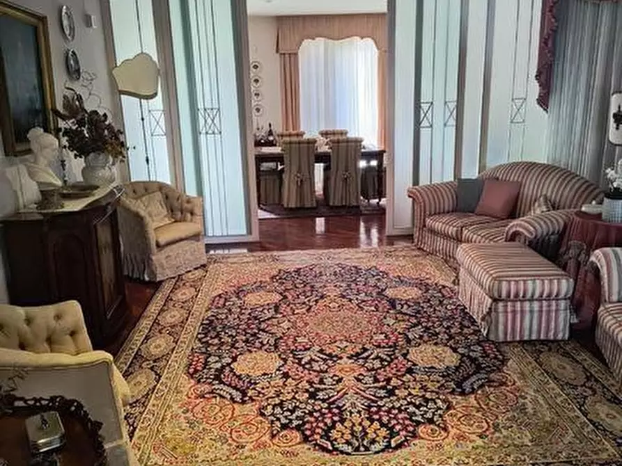 Immagine 1 di Villa in vendita  a Pisa