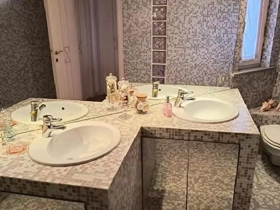 Immagine 35 di Villa in vendita  a Pisa