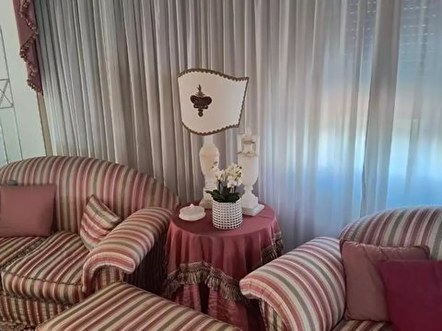 Immagine 6 di Villa in vendita  a Pisa