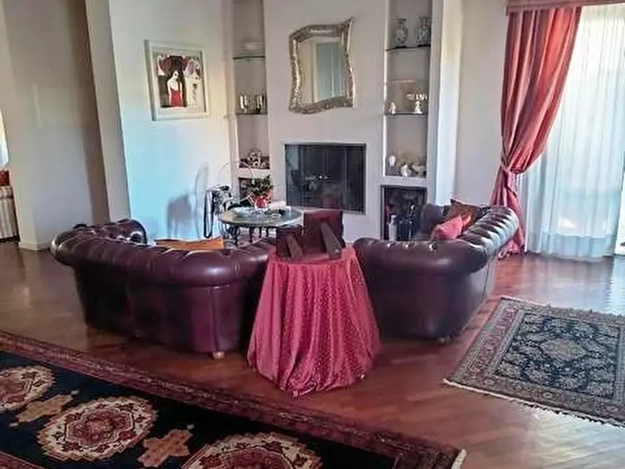 Immagine 5 di Villa in vendita  a Pisa