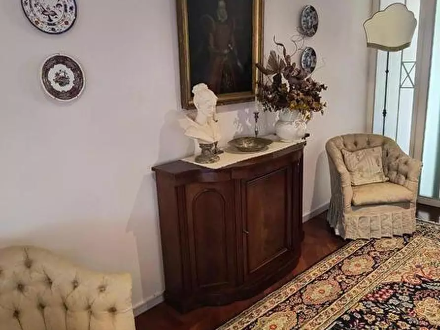 Immagine 4 di Villa in vendita  a Pisa