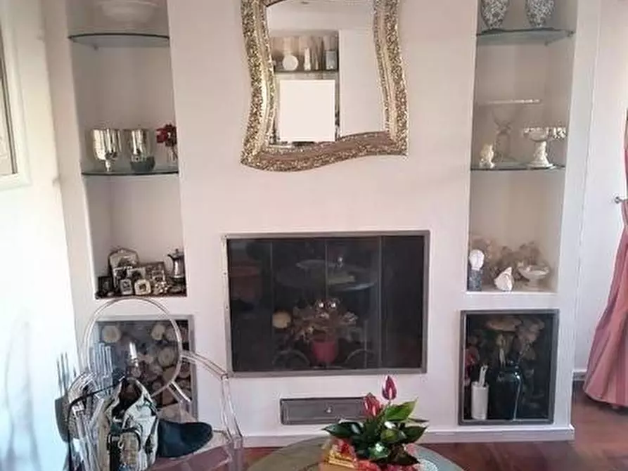 Immagine 8 di Villa in vendita  a Pisa