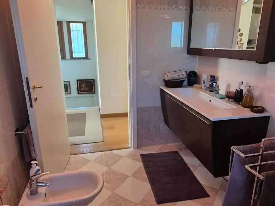 Immagine 28 di Villetta a schiera in vendita  a Livorno