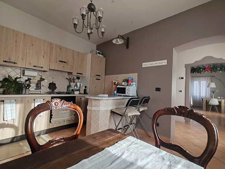 Immagine 1 di Appartamento in vendita  a Massa