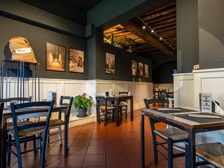 Immagine 34 di Attività commerciale in vendita  a Cascina