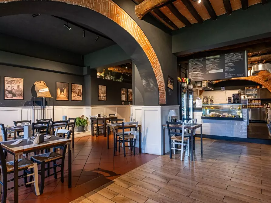 Immagine 13 di Attività commerciale in vendita  a Cascina