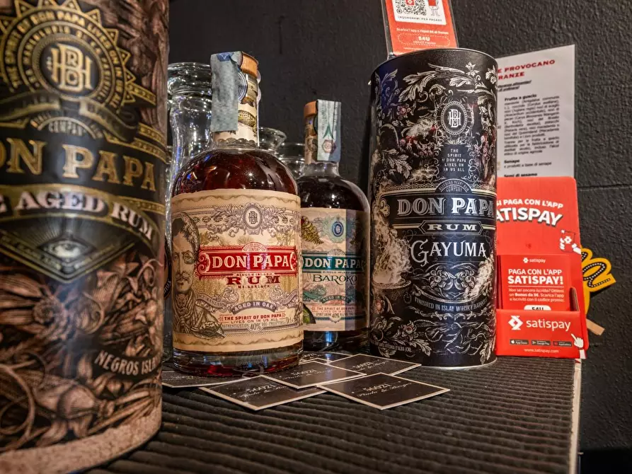 Immagine 22 di Attività commerciale in vendita  a Cascina