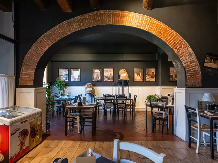 Immagine 11 di Attività commerciale in vendita  a Cascina