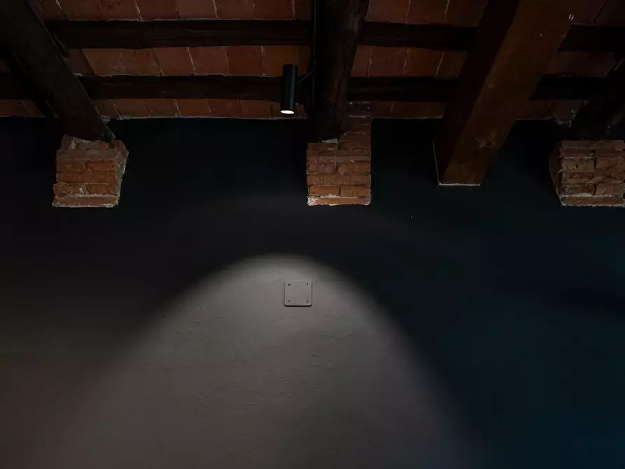 Immagine 17 di Attività commerciale in vendita  a Cascina