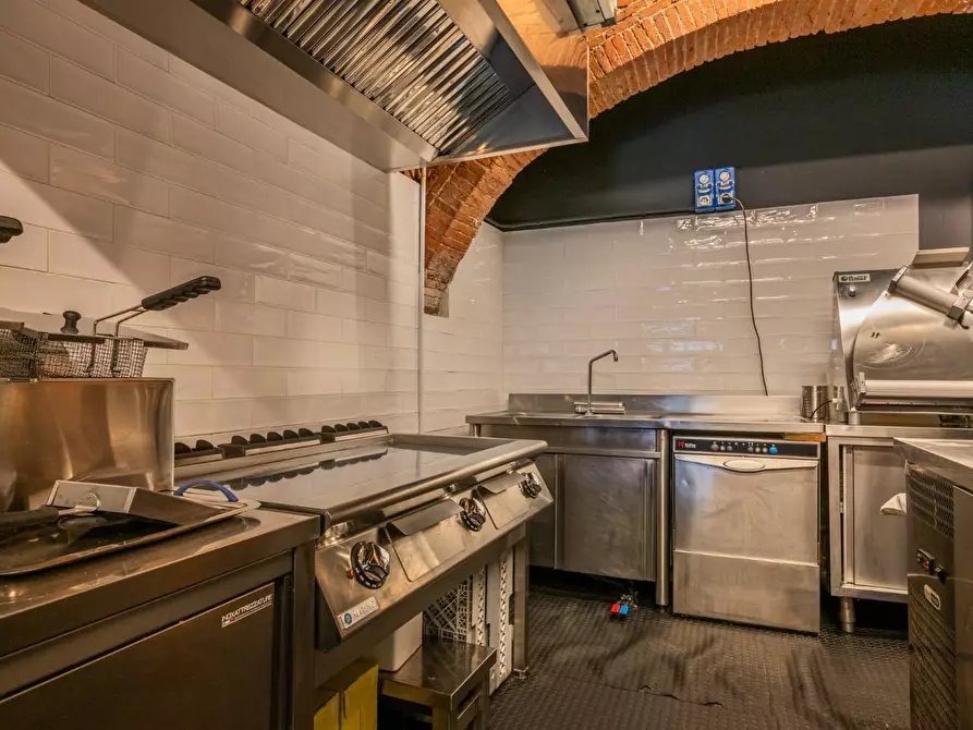 Immagine 24 di Attività commerciale in vendita  a Cascina