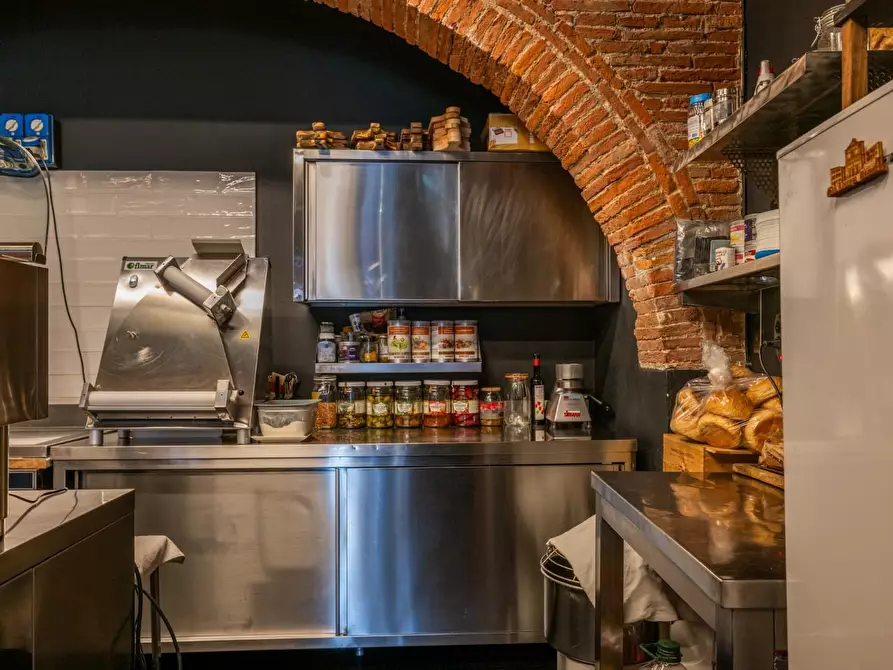 Immagine 26 di Attività commerciale in vendita  a Cascina