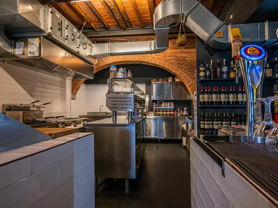 Immagine 29 di Attività commerciale in vendita  a Cascina