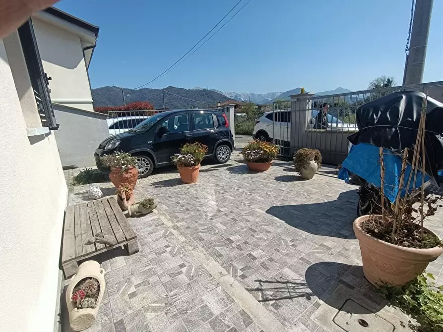 Immagine 4 di Casa semindipendente in vendita  a Carrara