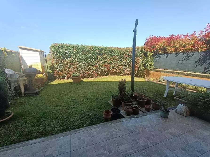 Immagine 9 di Casa semindipendente in vendita  a Carrara