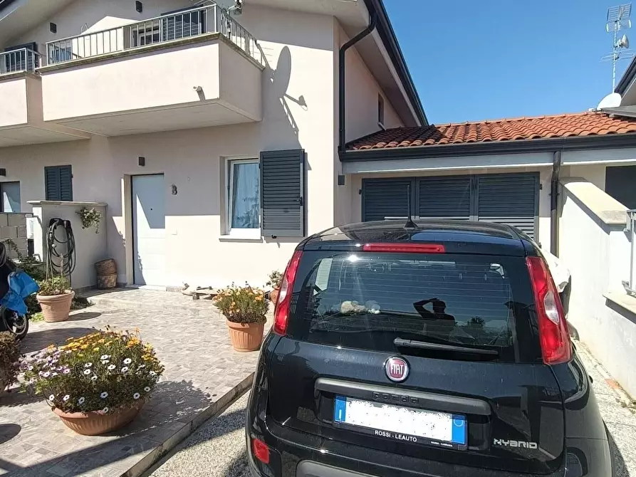 Immagine 3 di Casa semindipendente in vendita  a Carrara