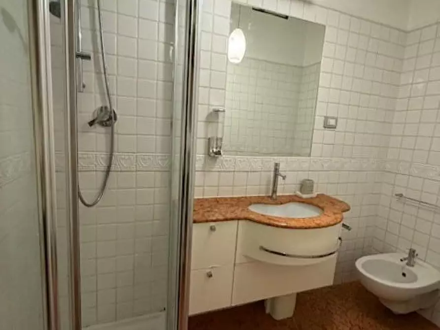 Immagine 11 di Appartamento in vendita  a Carrara