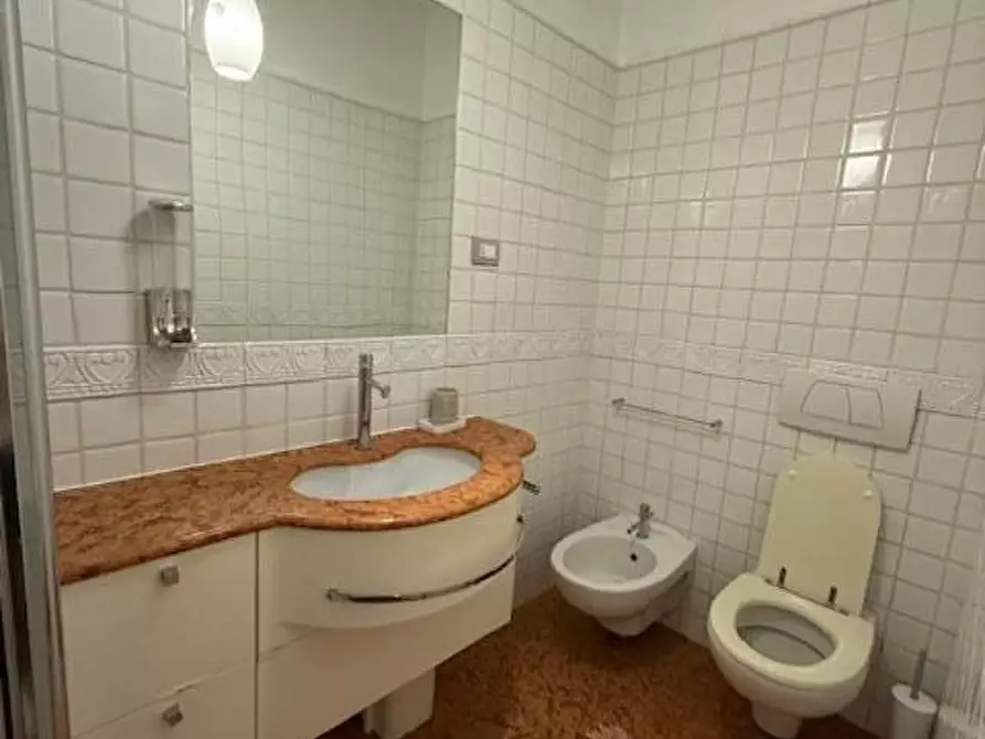 Immagine 12 di Appartamento in vendita  a Carrara