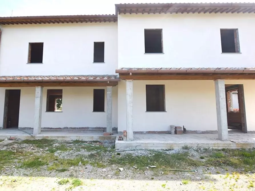 Immagine 1 di Villetta a schiera in vendita  a Capannori