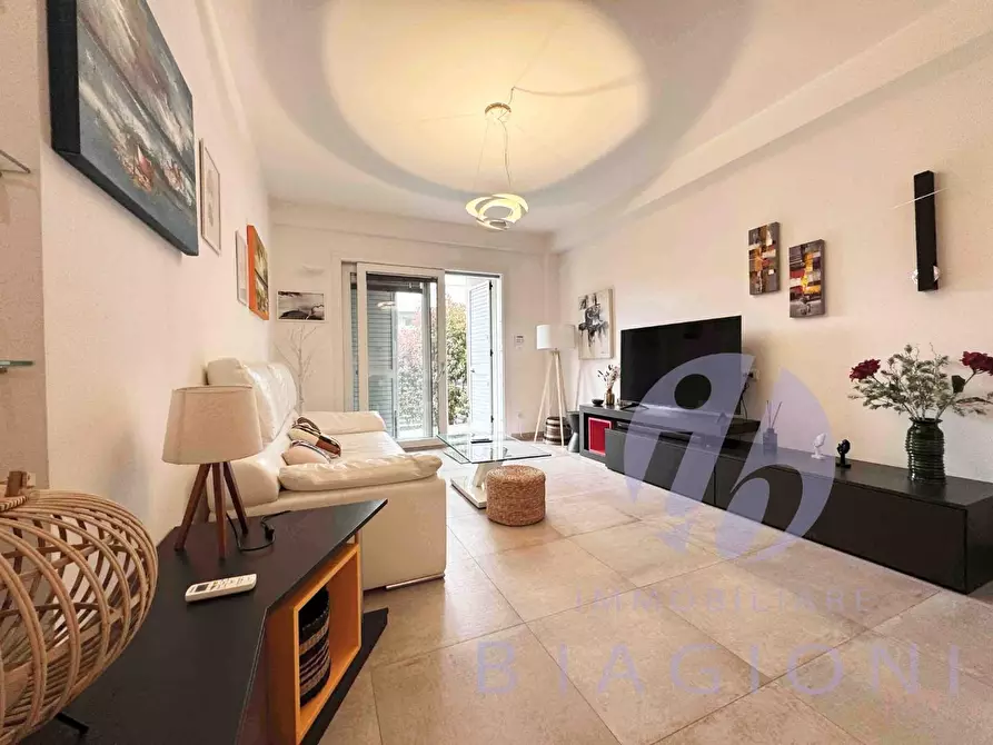 Immagine 5 di Appartamento in vendita  a Montignoso