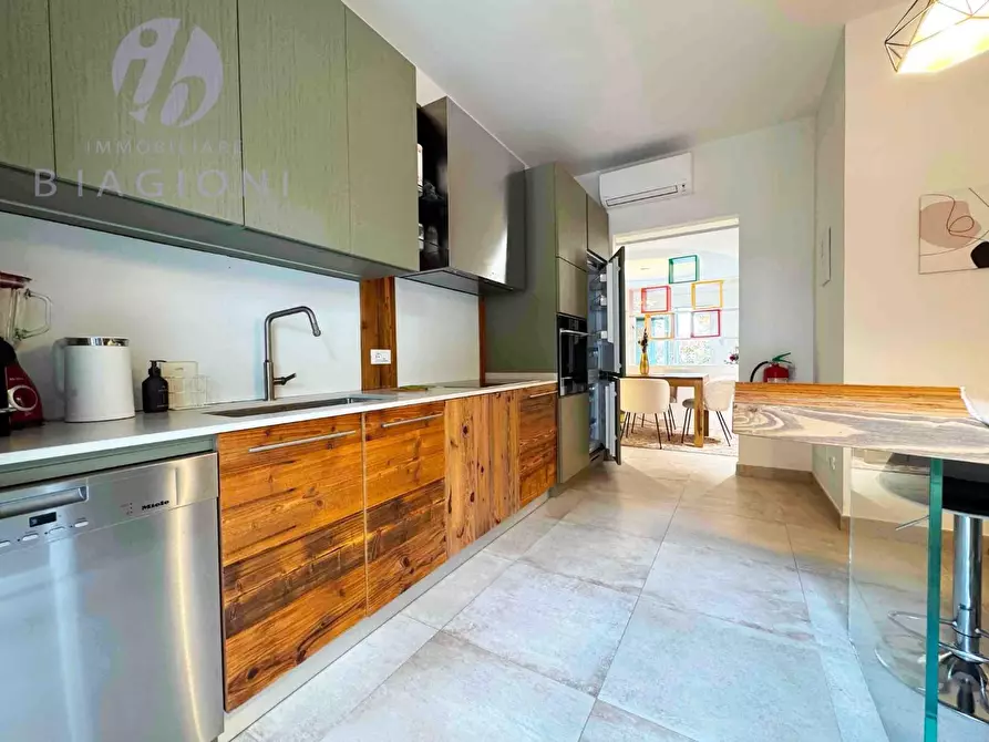 Immagine 9 di Appartamento in vendita  a Montignoso