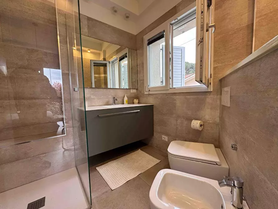 Immagine 10 di Appartamento in vendita  a Montignoso