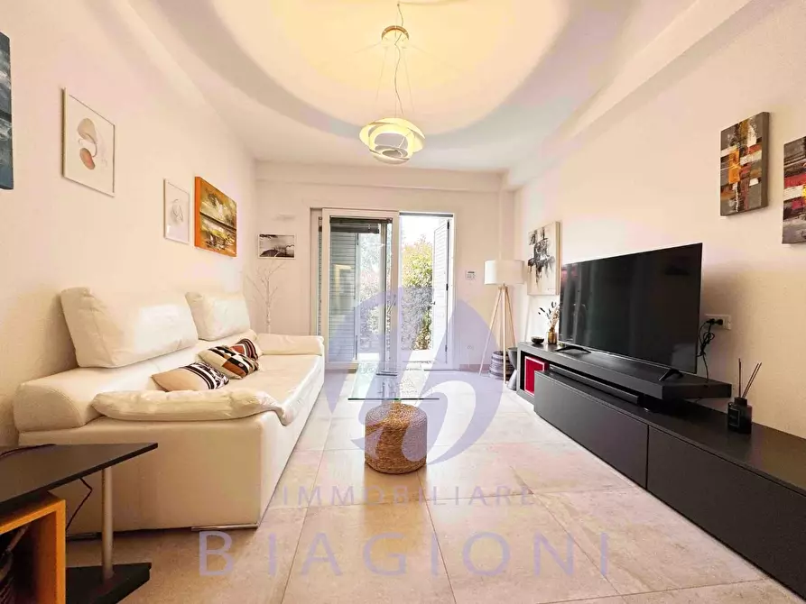 Immagine 4 di Appartamento in vendita  a Montignoso