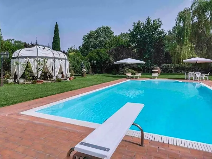 Immagine 1 di Villa in vendita  a Pisa