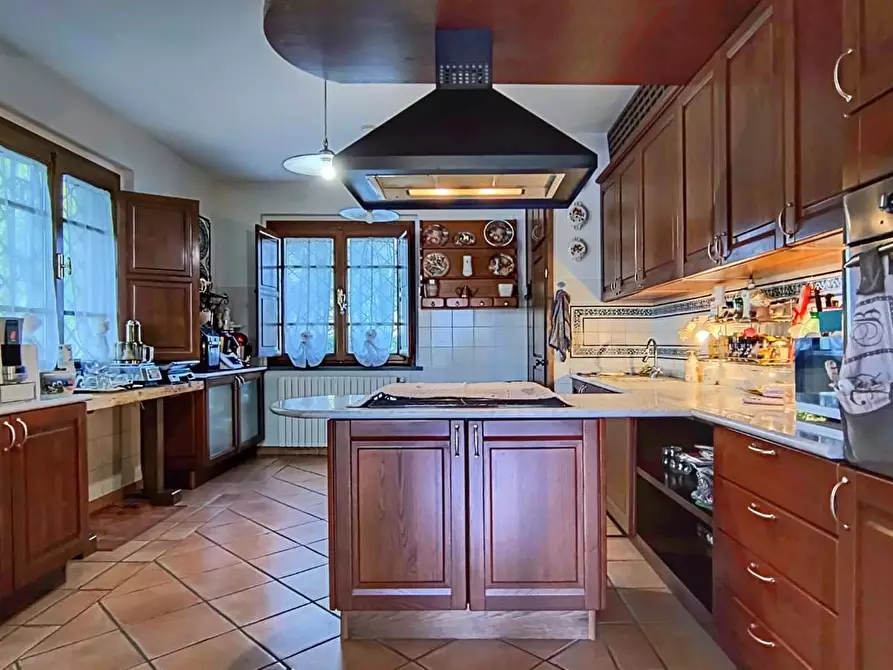 Immagine 10 di Villa in vendita  a Pisa