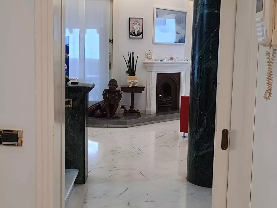 Immagine 25 di Villa in vendita  a Camaiore