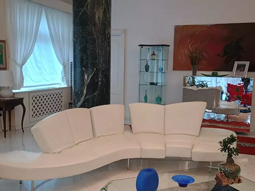 Immagine 9 di Villa in vendita  a Camaiore
