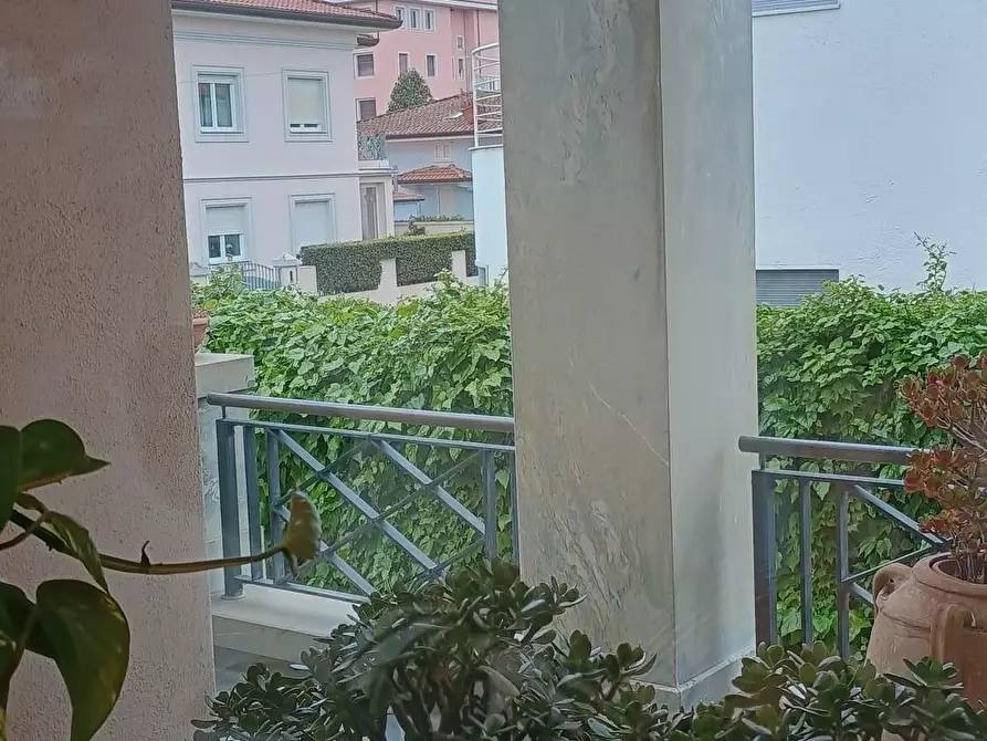 Immagine 11 di Villa in vendita  a Camaiore