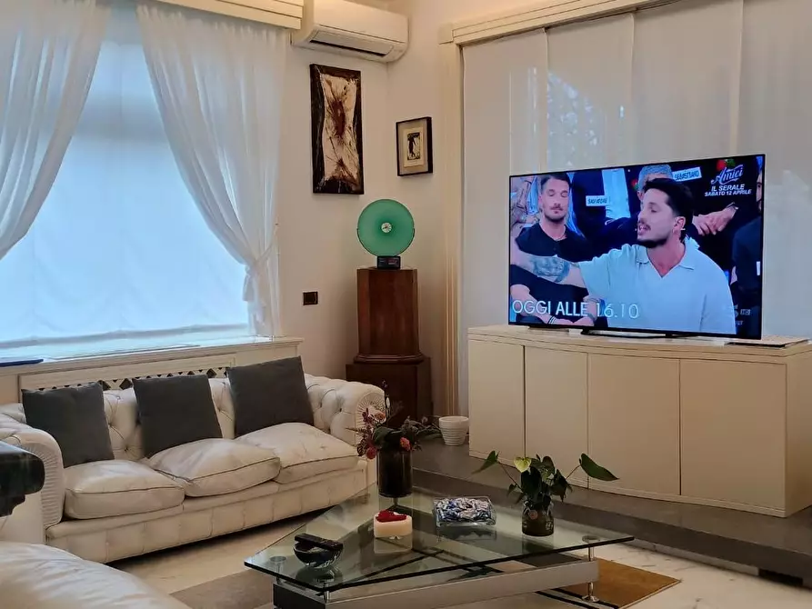 Immagine 13 di Villa in vendita  a Camaiore