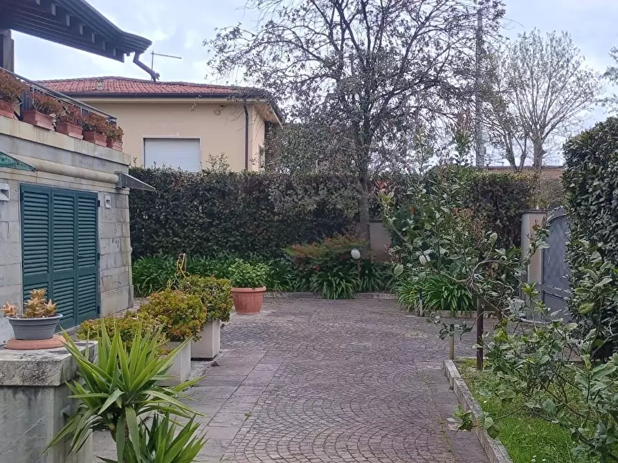 Immagine 71 di Villa in vendita  a Camaiore