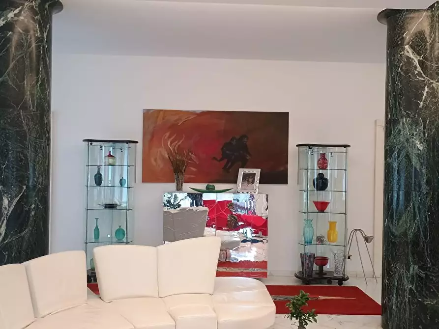 Immagine 8 di Villa in vendita  a Camaiore