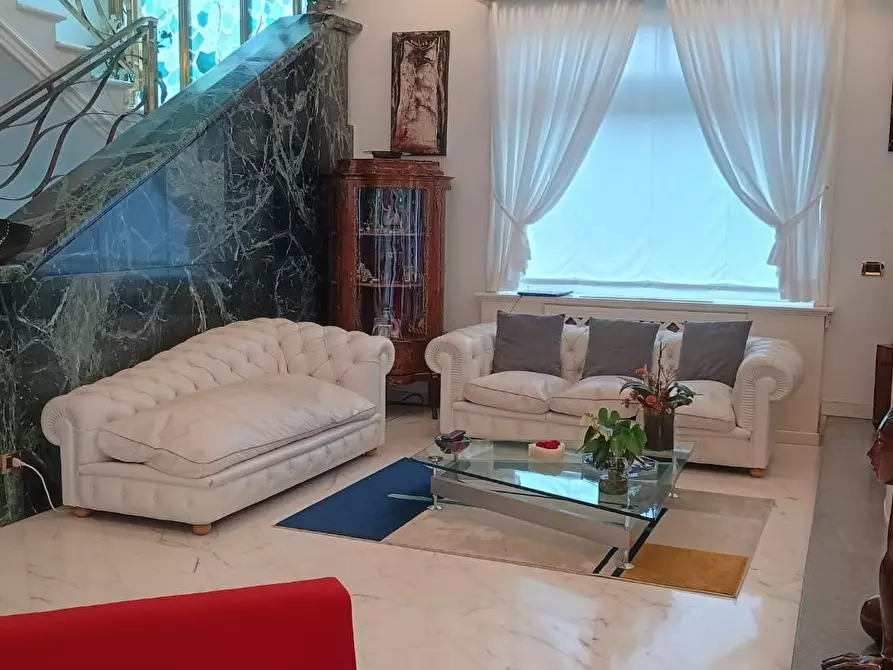 Immagine 10 di Villa in vendita  a Camaiore