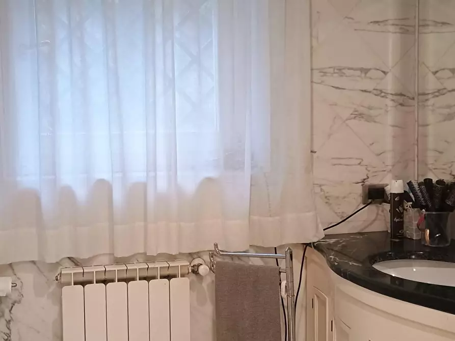 Immagine 41 di Villa in vendita  a Camaiore