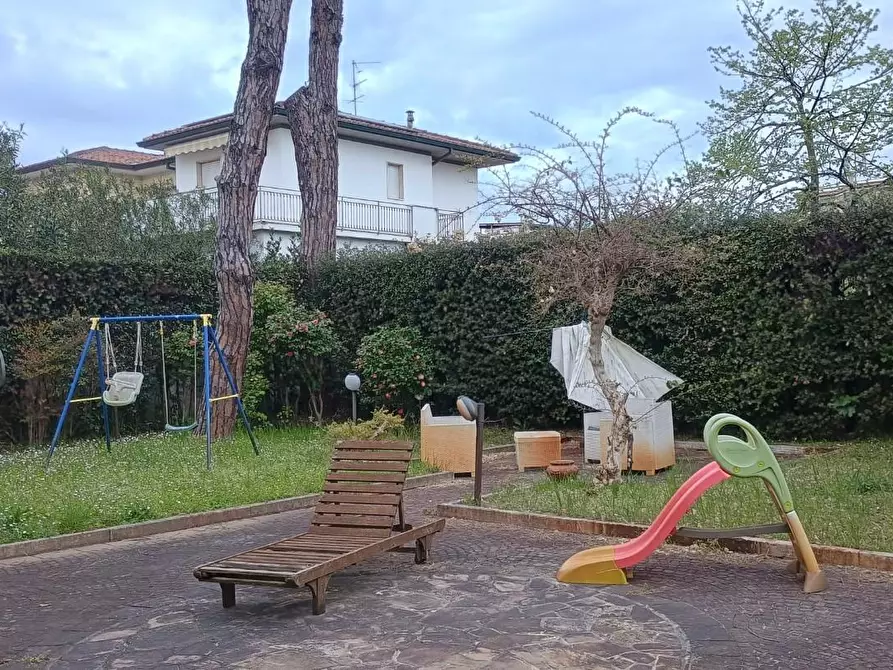 Immagine 67 di Villa in vendita  a Camaiore