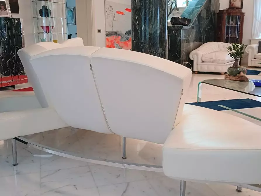 Immagine 6 di Villa in vendita  a Camaiore