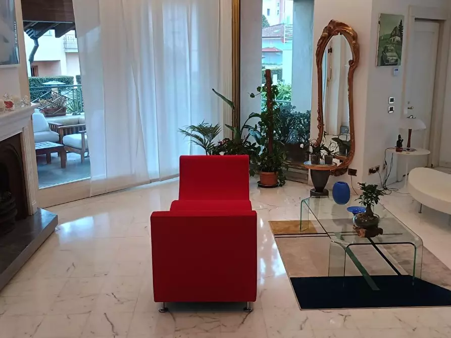 Immagine 7 di Villa in vendita  a Camaiore
