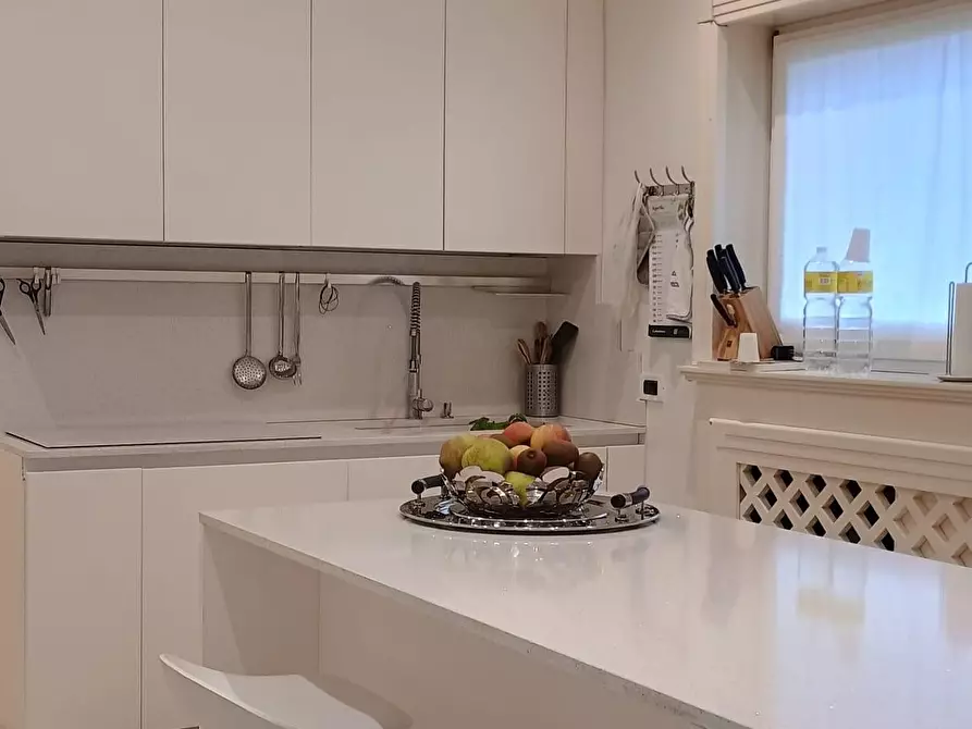 Immagine 19 di Villa in vendita  a Camaiore