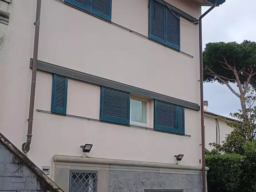 Immagine 63 di Villa in vendita  a Camaiore