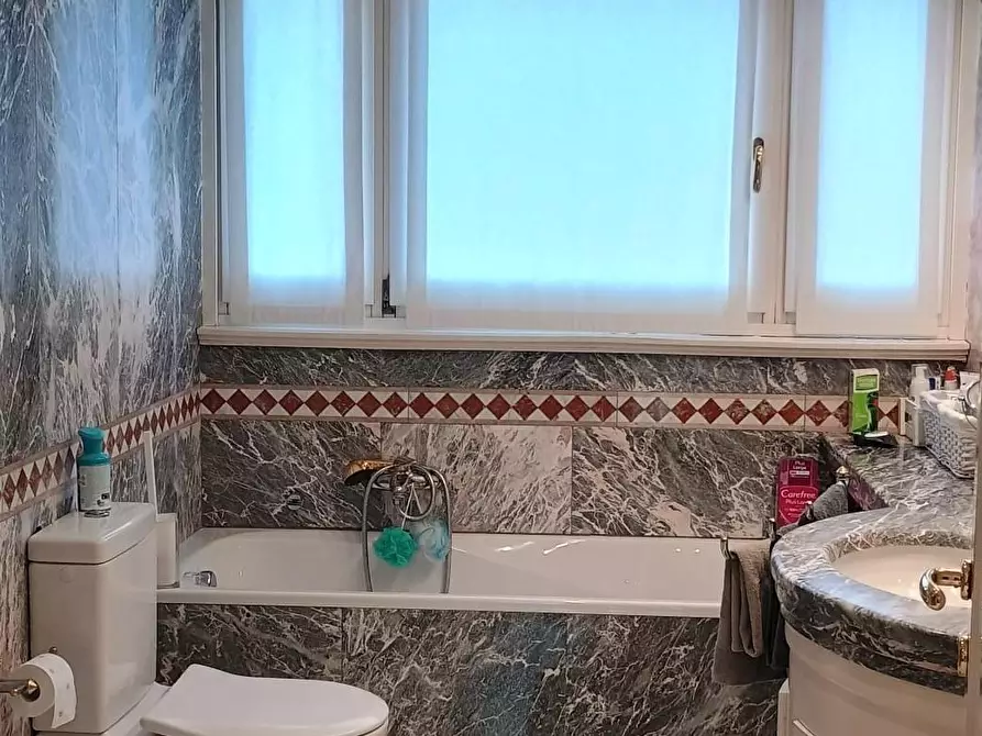 Immagine 39 di Villa in vendita  a Camaiore