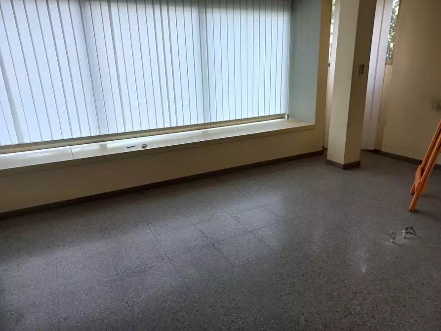 Immagine 9 di Locale commerciale in affitto  a Santa Croce Sull'arno